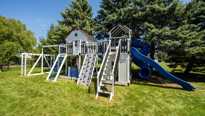 Flannick-Custom-Playhouse-Swing-Set-Hero-3-690x390